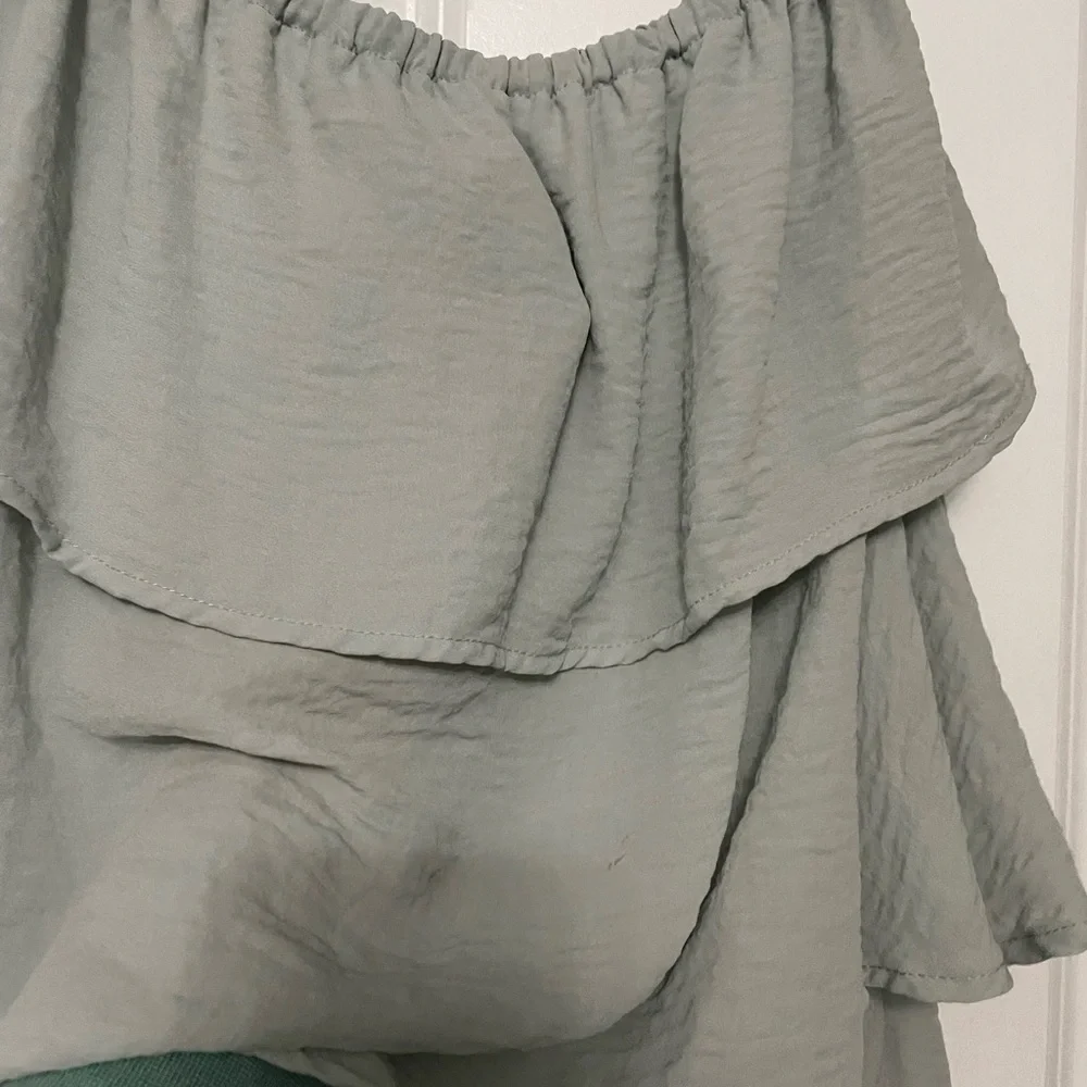 Off-Shoulder Ruffle Top - Picture 3 of 4